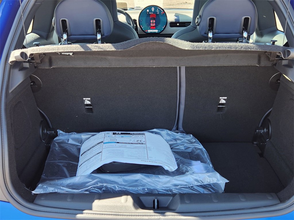 Used 2025 MINI Cooper 2-Door Hardtop image 11