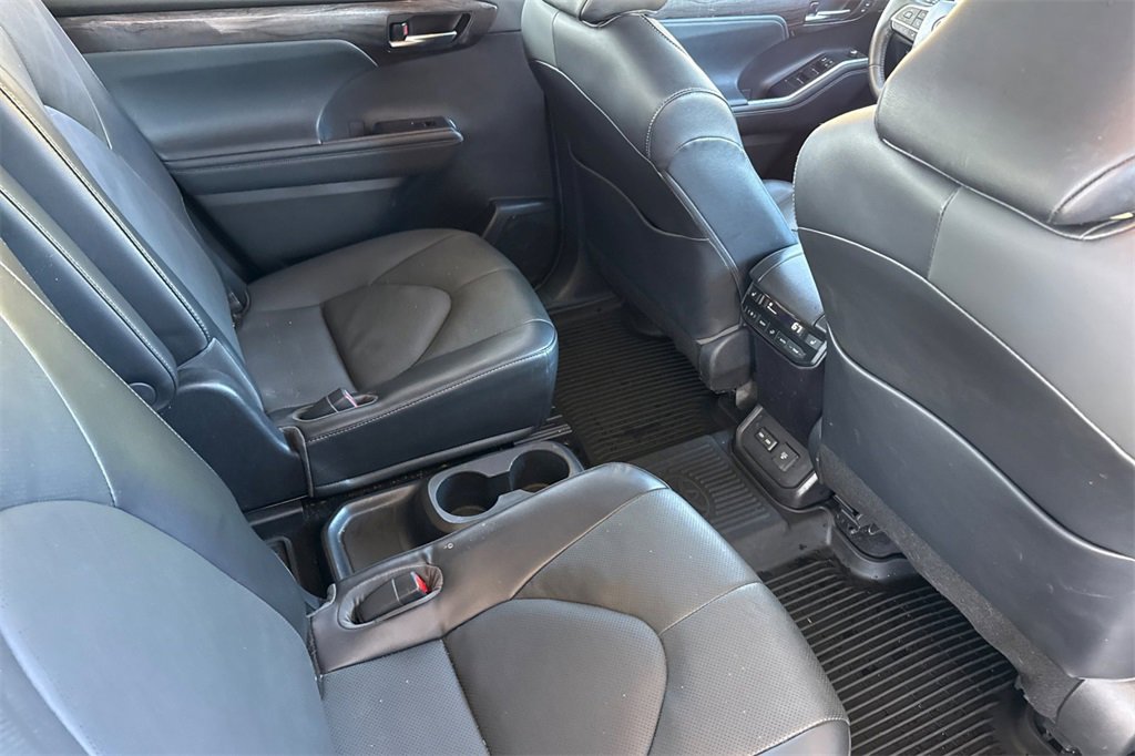 Used 2022 Toyota Highlander Platinum image 23