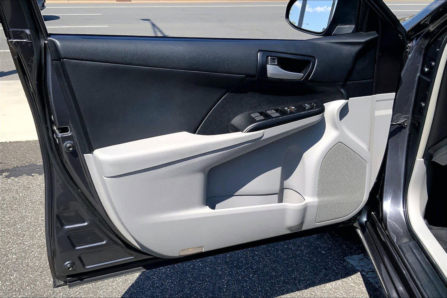 Used 2014 Toyota Camry LE FWD image 21