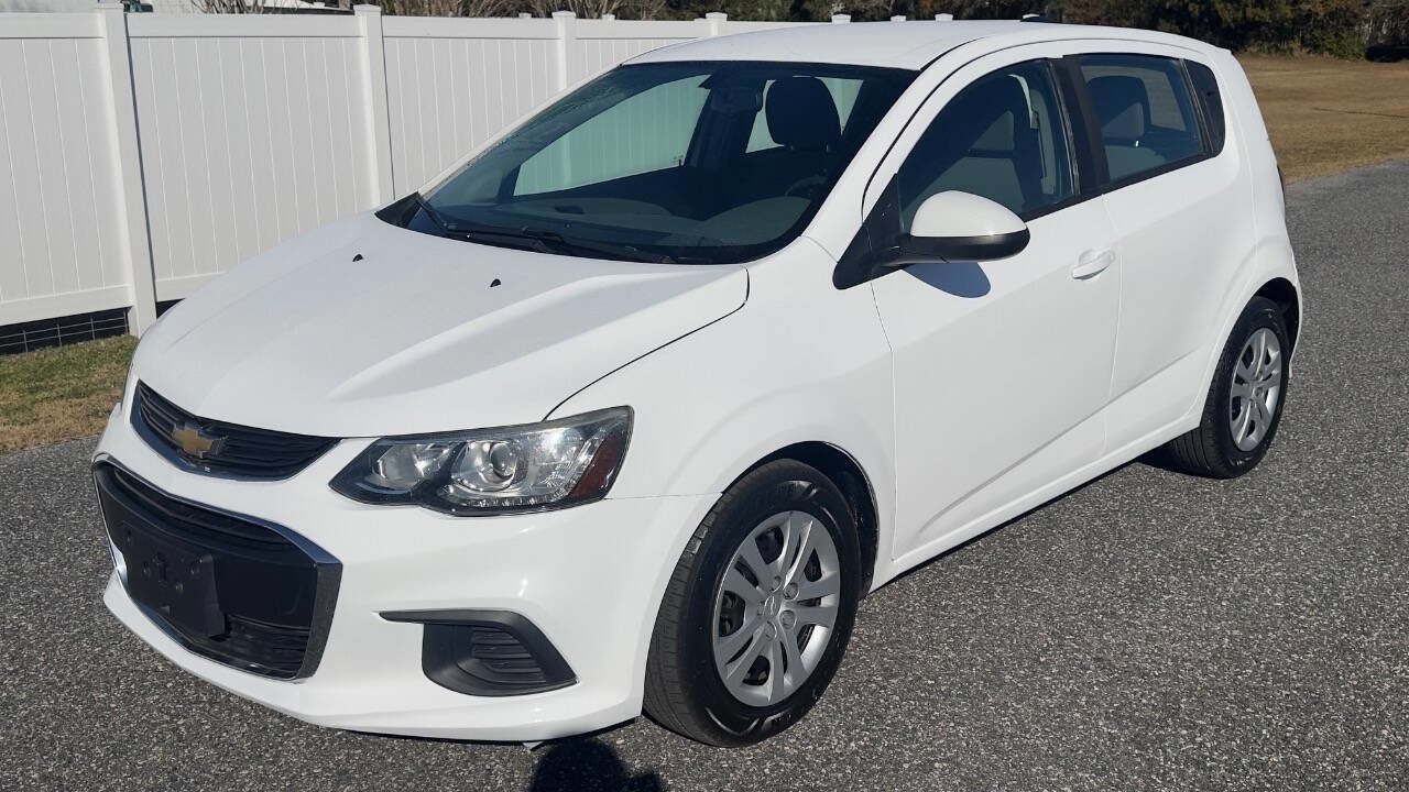 Used 2017 Chevrolet Sonic LT image 2