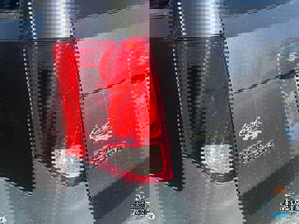 Used 2016 Dodge Grand Caravan SXT w/ UConnect Hands-Free Group image 9