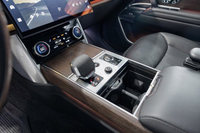 Used 2023 Land Rover Range Rover Long Wheelbase Autobiography image 35