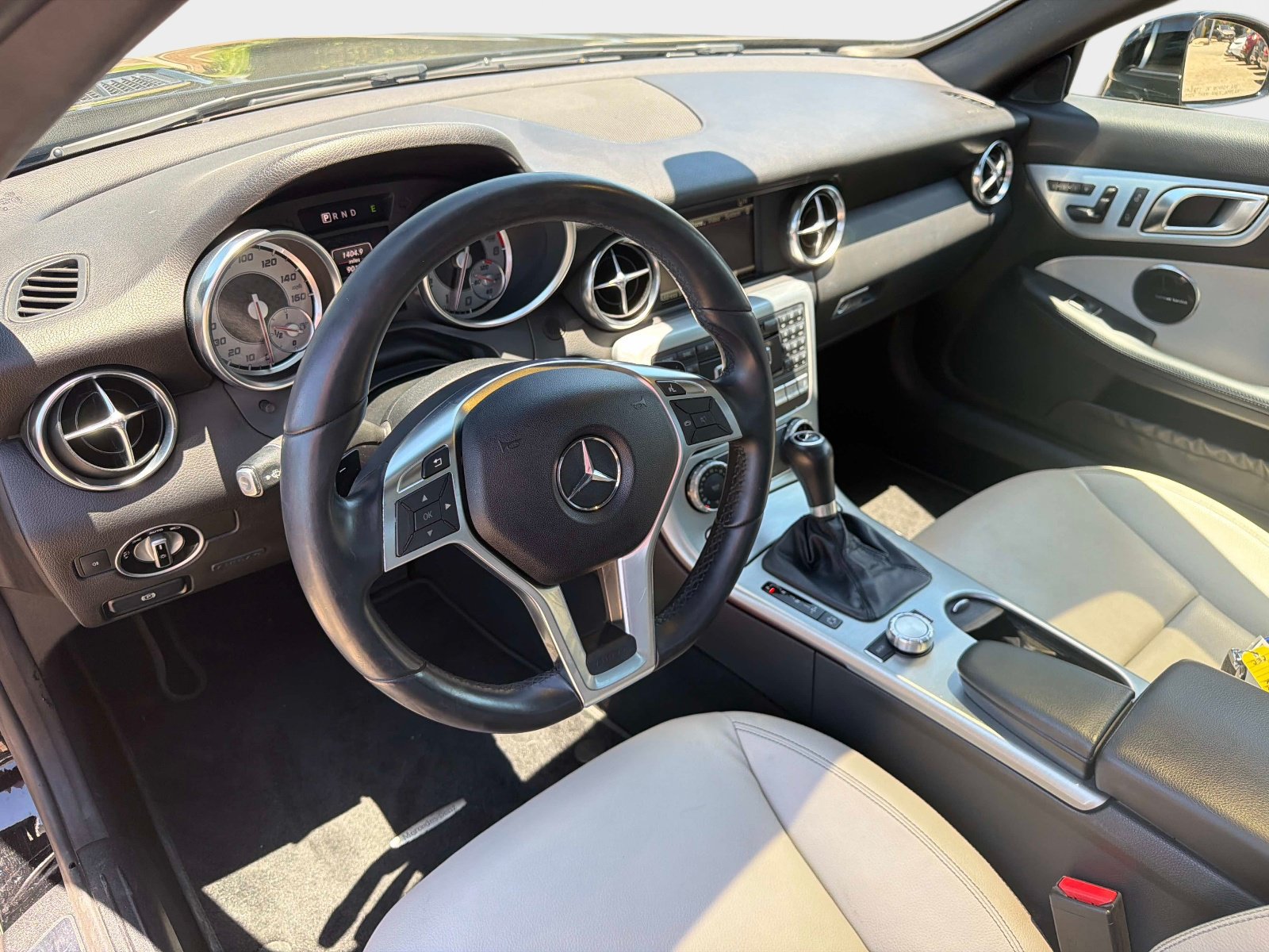 Used 2015 Mercedes-Benz SLK 250 image 13