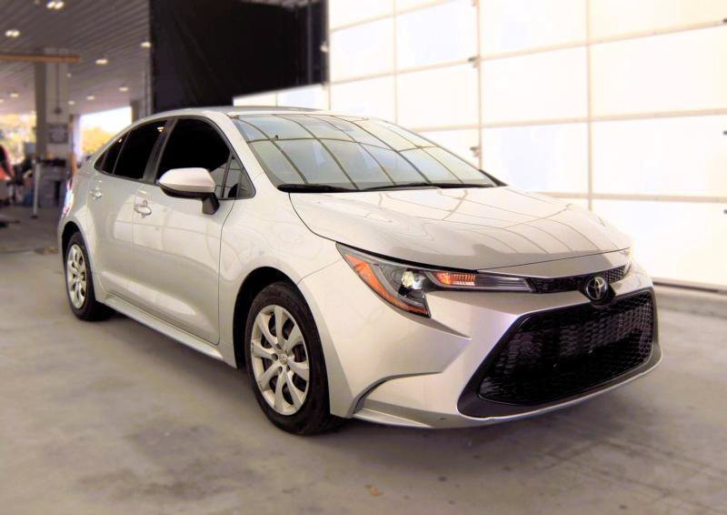 Used 2022 Toyota Corolla LE FWD image 2