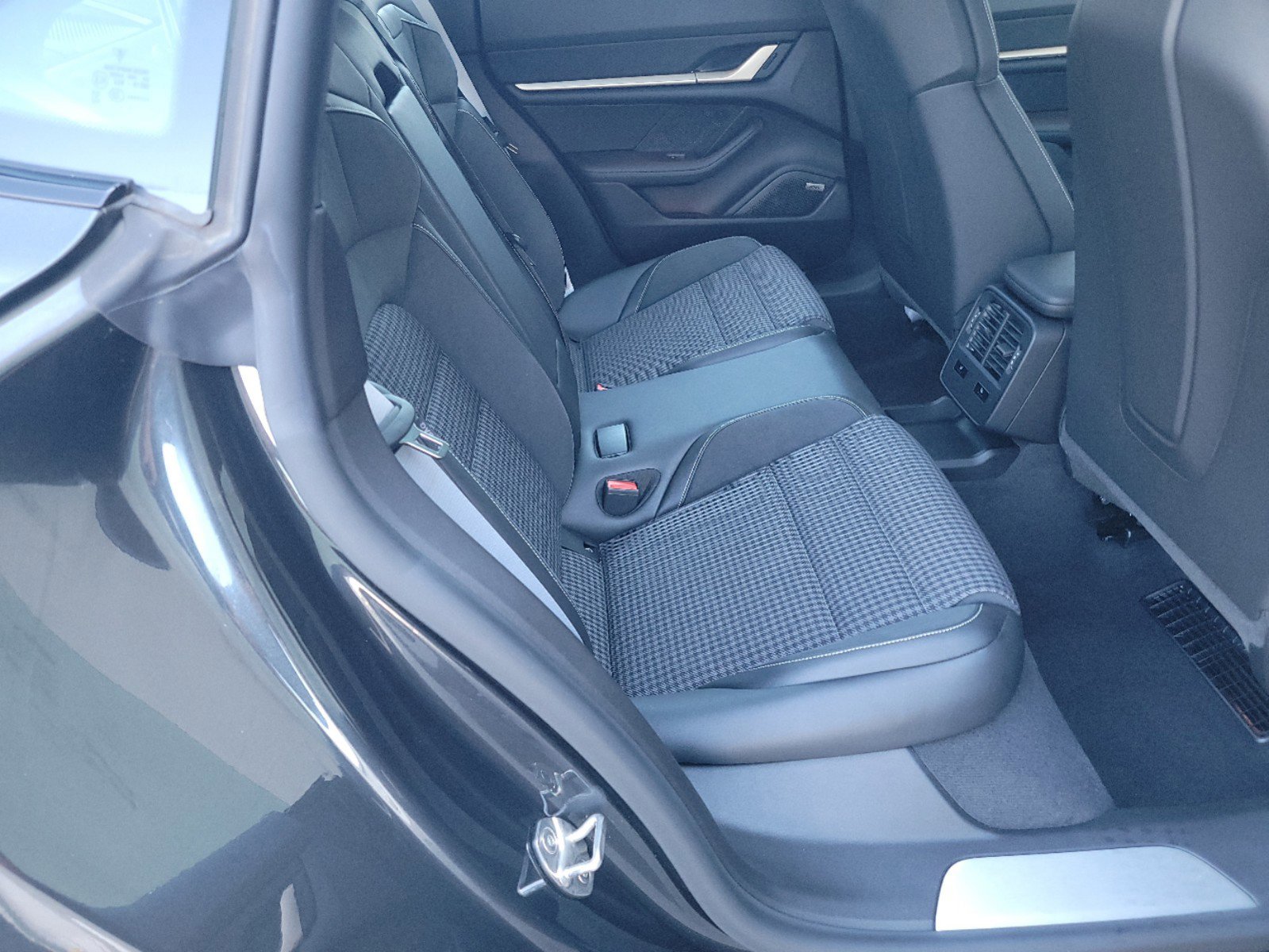 New 2025 Porsche Taycan 4S image 29