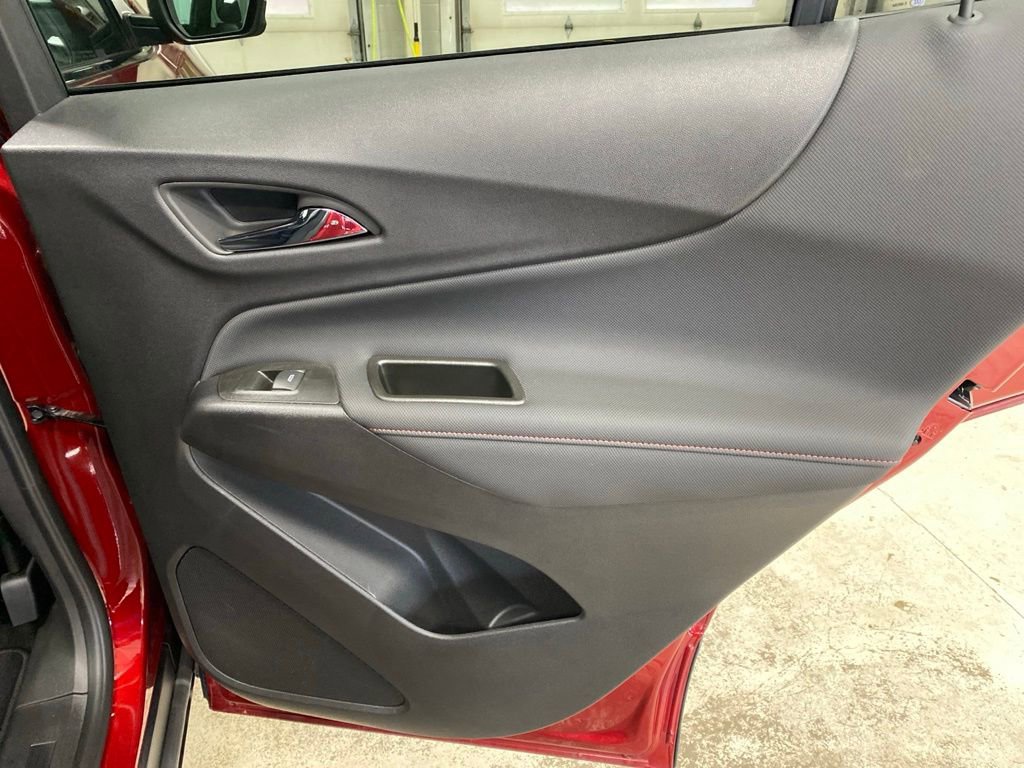 Used 2023 Chevrolet Equinox RS w/ RS Leather Package AWD/4WD image 23