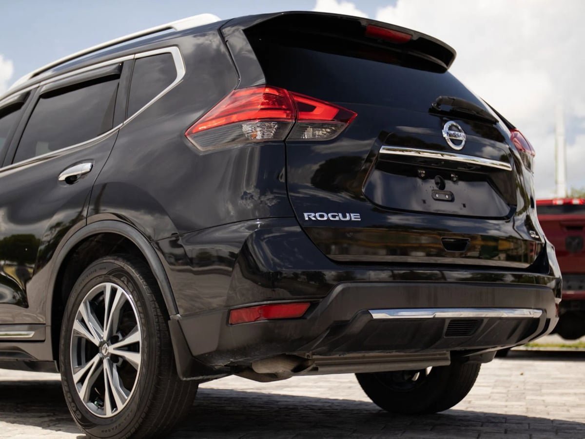 Used 2017 Nissan Rogue SL w/ SL Premium Package FWD image 11