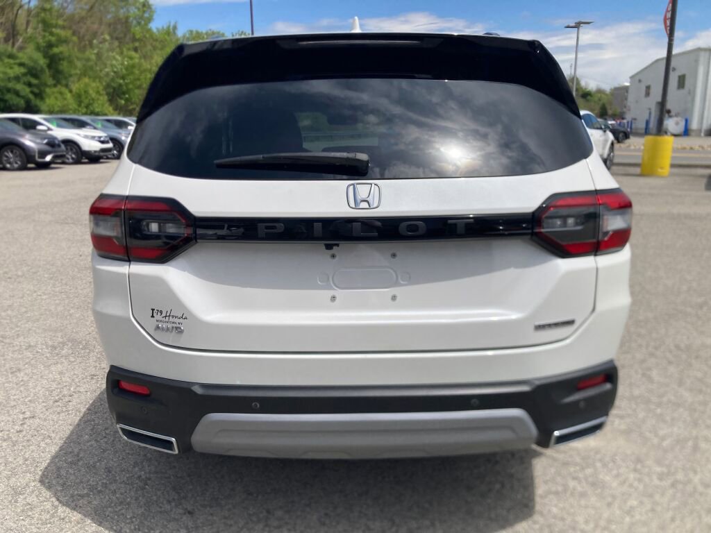 Used 2023 Honda Pilot Touring image 6