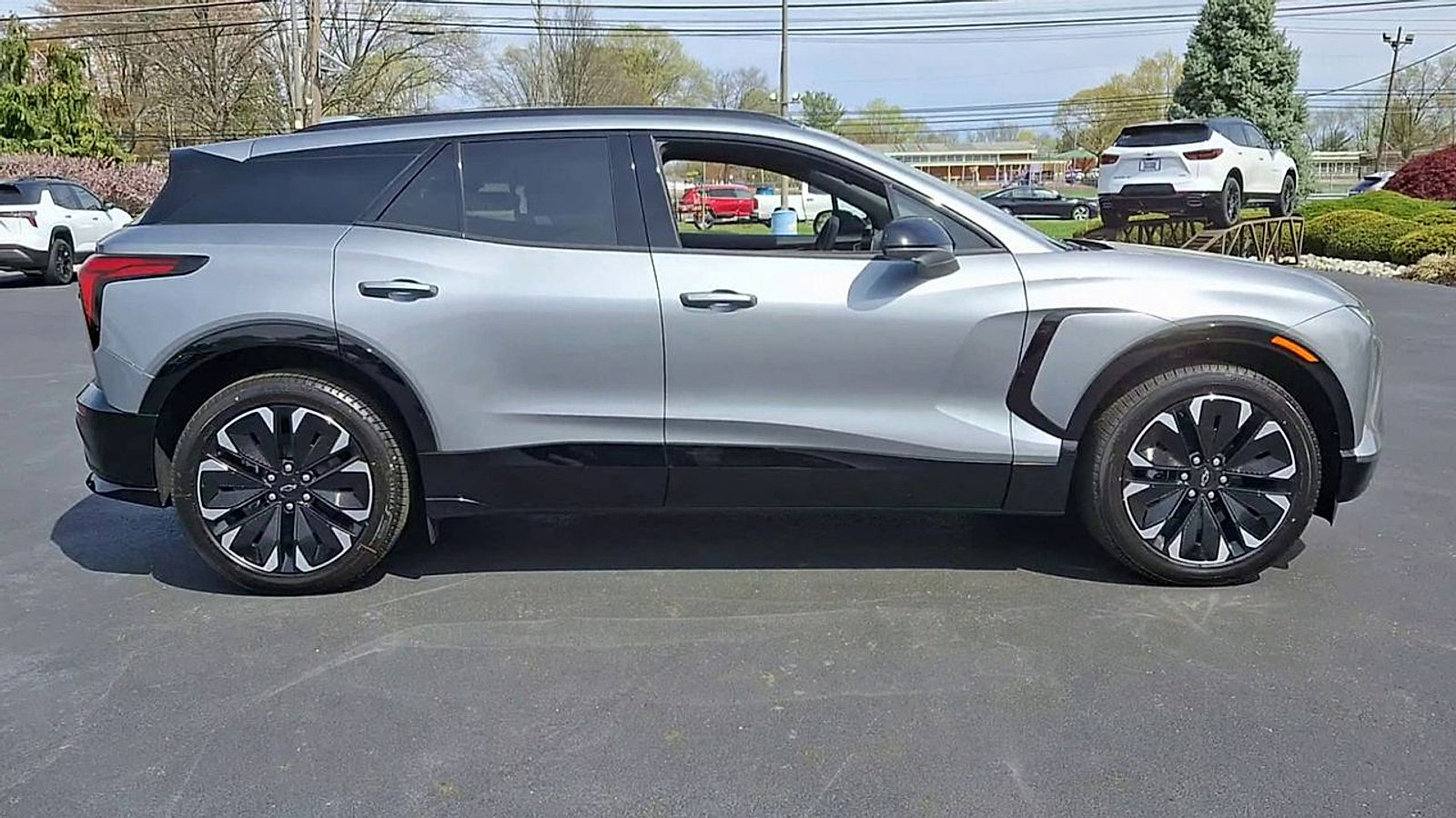 New 2025 Chevrolet Blazer EV RS image 9