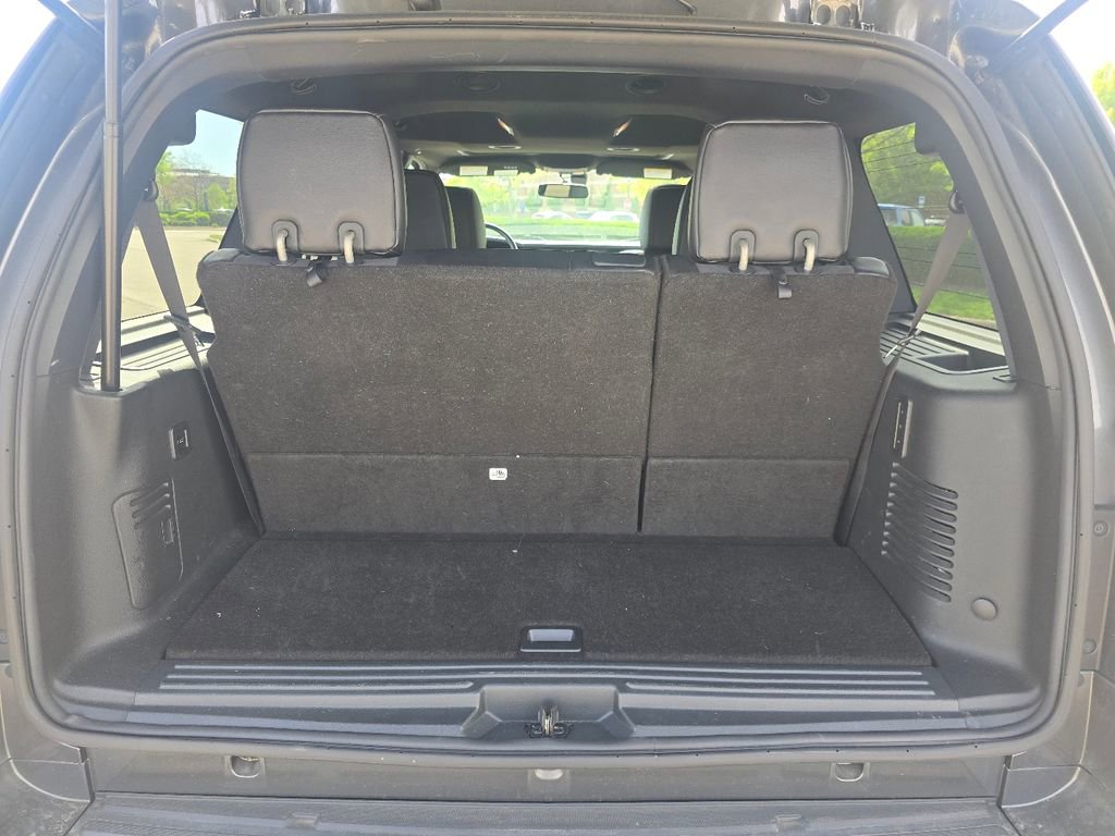 Used 2016 Ford Expedition Limited w/ Equipment Group 301A AWD/4WD image 19