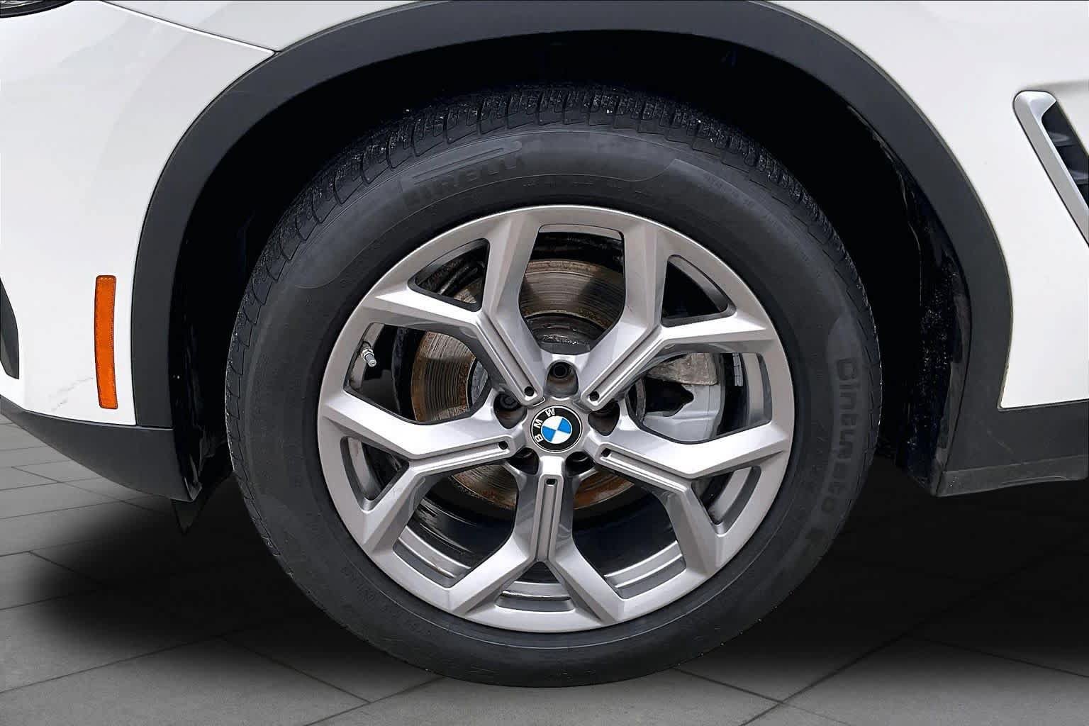 Used 2023 BMW X4 xDrive30i w/ Premium Package AWD/4WD image 11