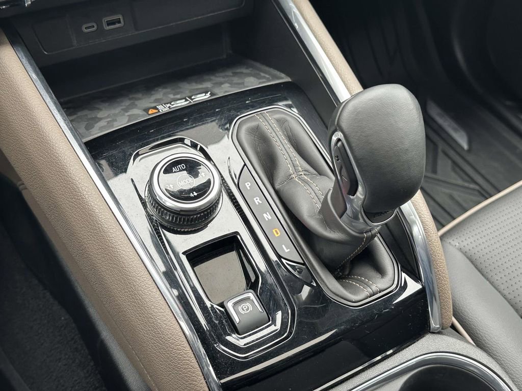 Used 2024 GMC Canyon Denali image 31