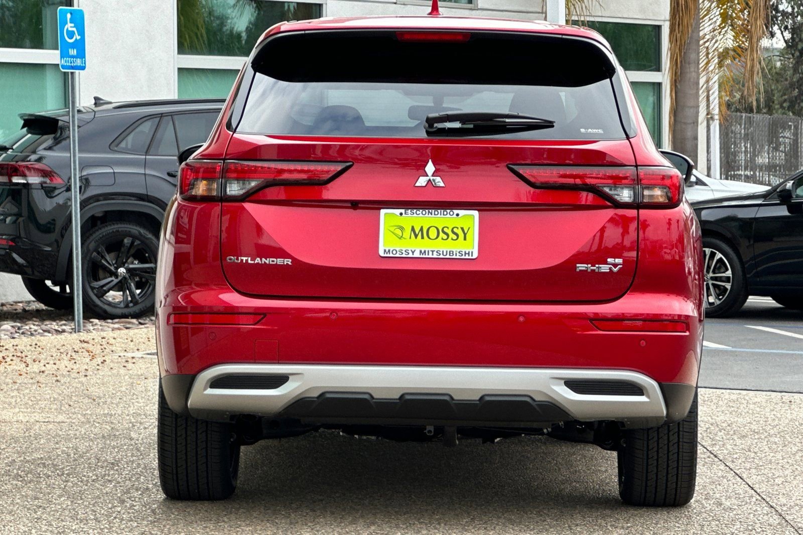 New 2025 Mitsubishi Outlander SE image 5