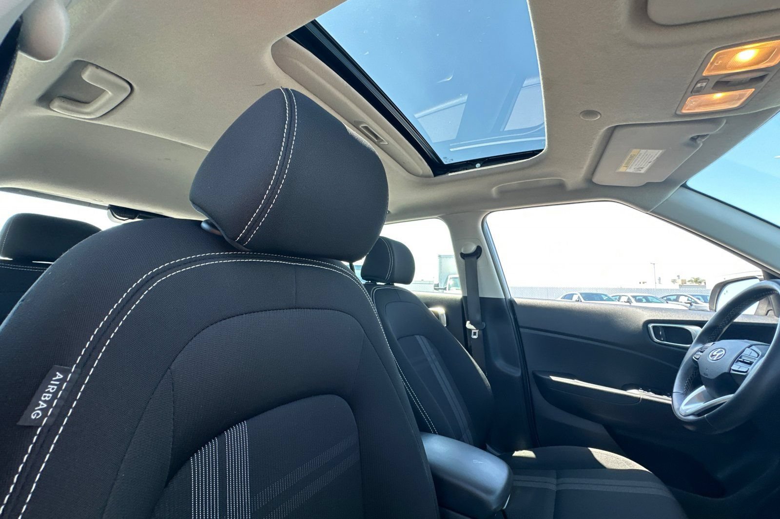 Used 2025 Hyundai Venue SEL FWD image 21