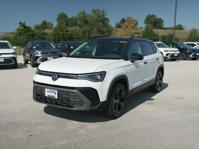 New 2025 Volkswagen Taos SE AWD/4WD image 4