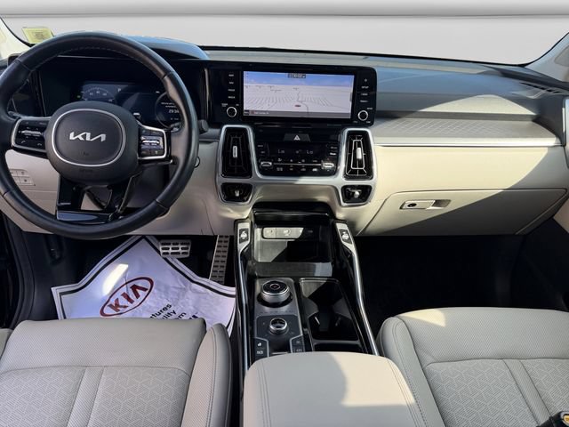 Certified 2022 Kia Sorento SX Prestige w/ Panoramic Sunroof Package AWD/4WD image 17