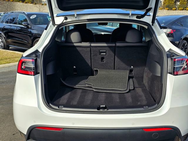 Used 2022 Tesla Model Y Long Range image 11