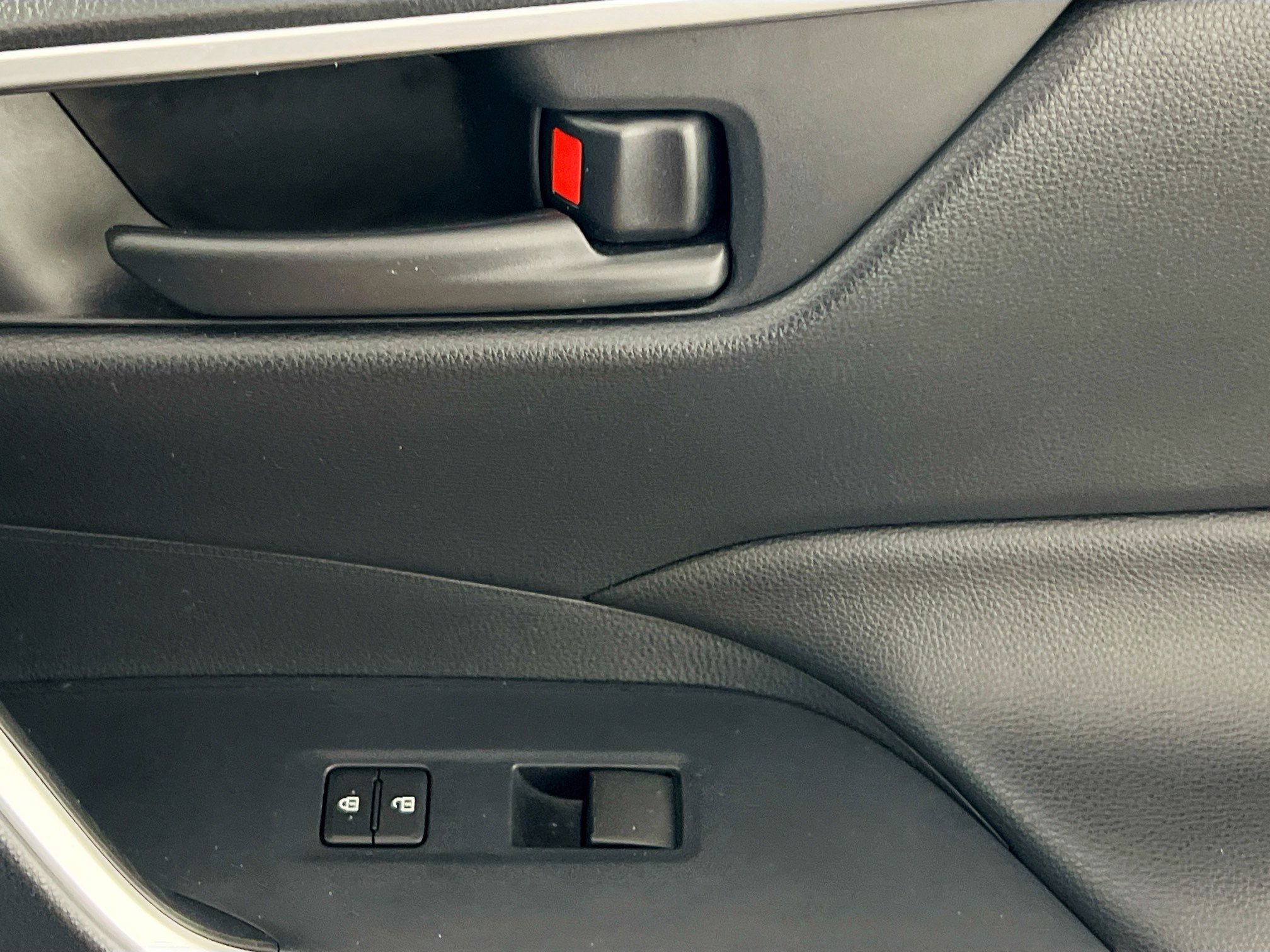 Used 2020 Toyota RAV4 LE image 31