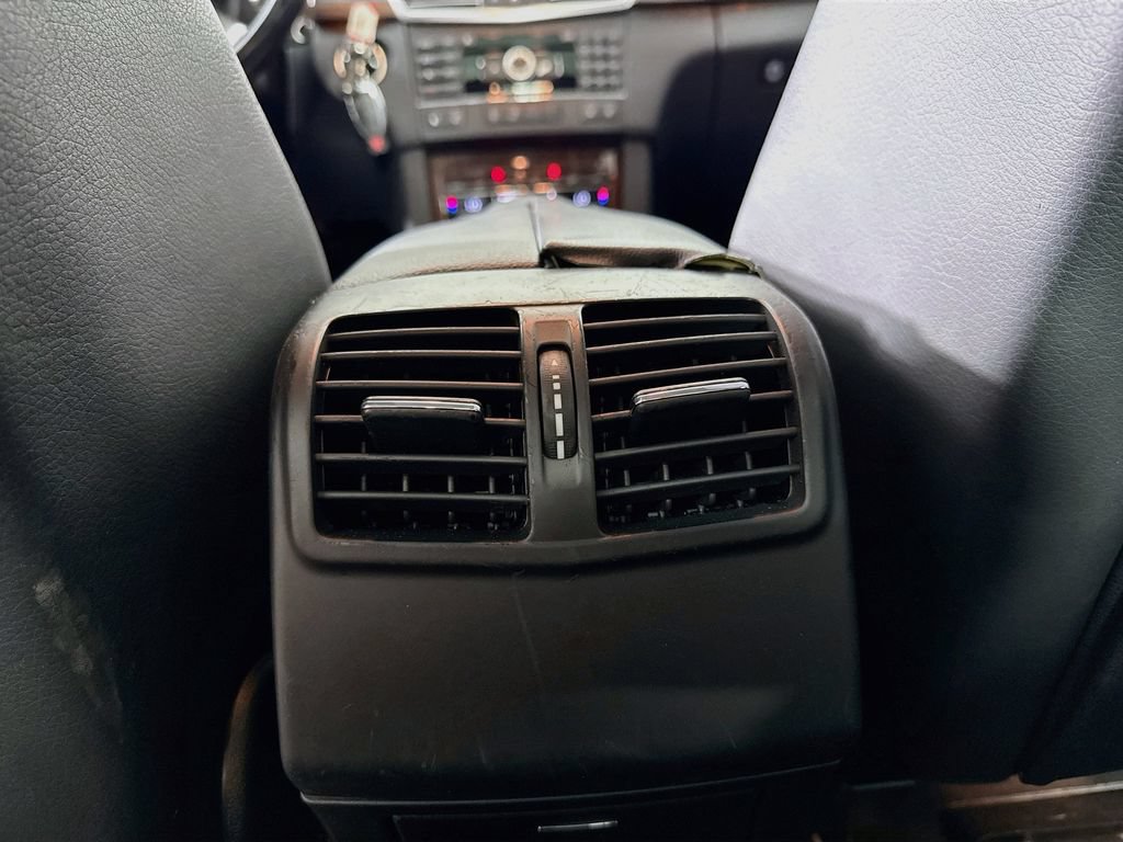 Used 2010 Mercedes-Benz E 550 Sedan image 30