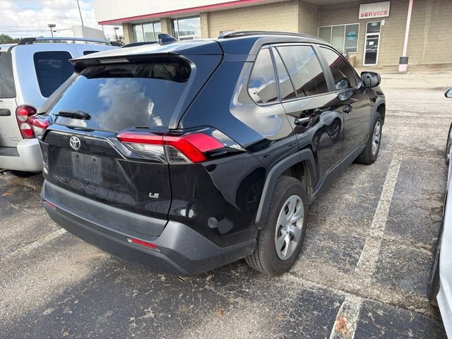 Used 2021 Toyota RAV4 LE FWD image 4