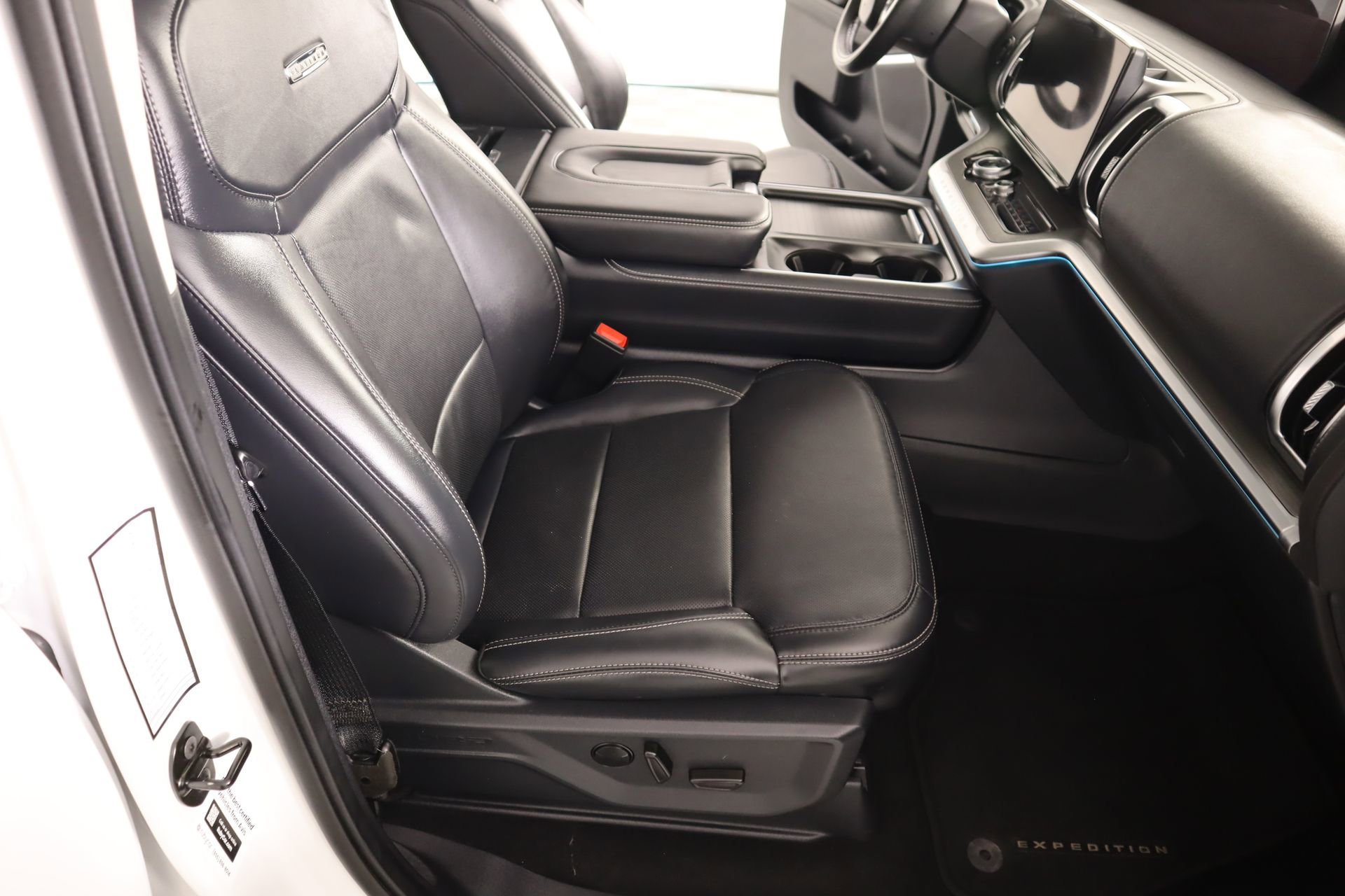 Used 2025 Ford Expedition Max Platinum AWD/4WD image 15