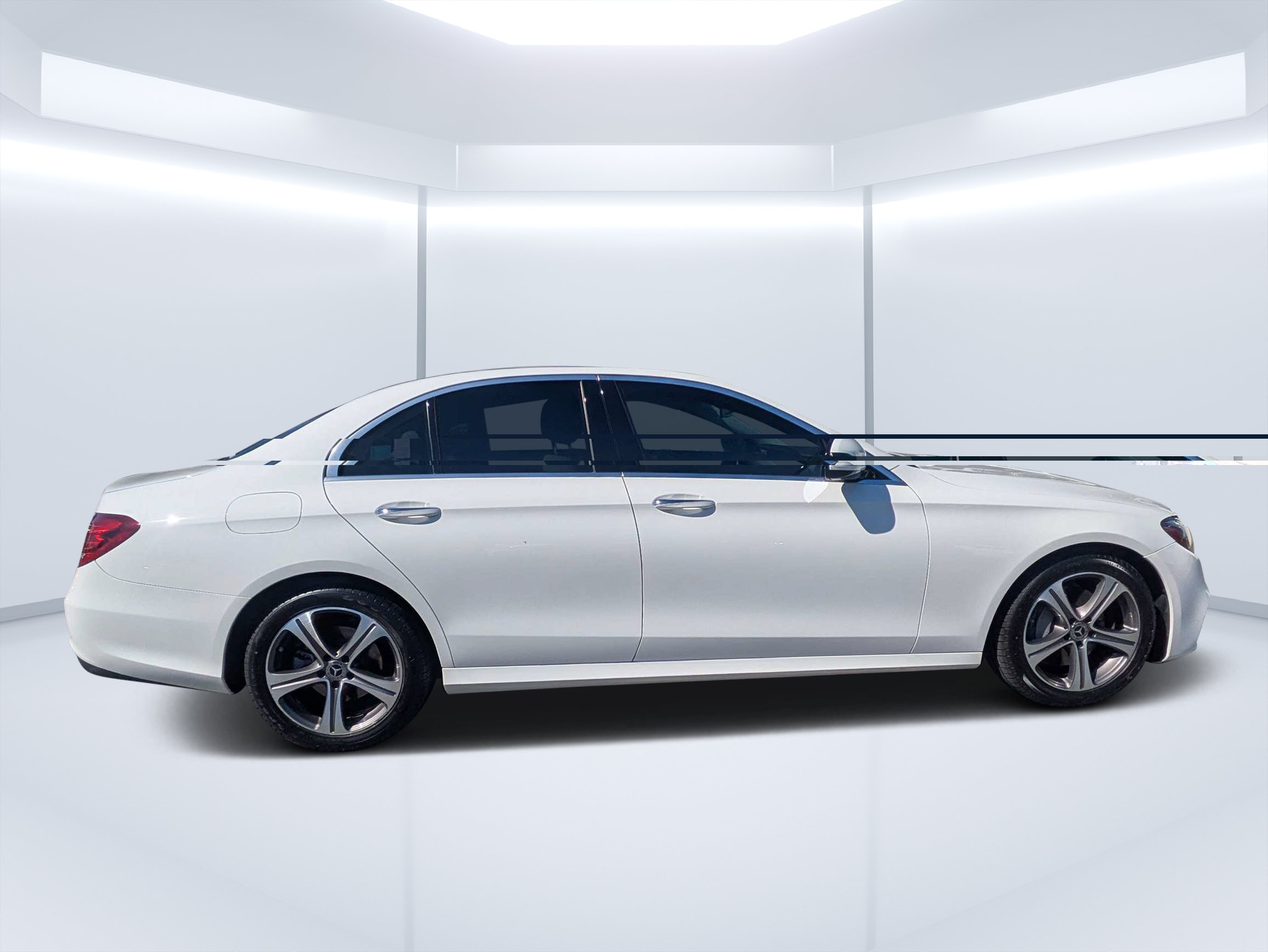 Used 2020 Mercedes-Benz E 350 Sedan image 2
