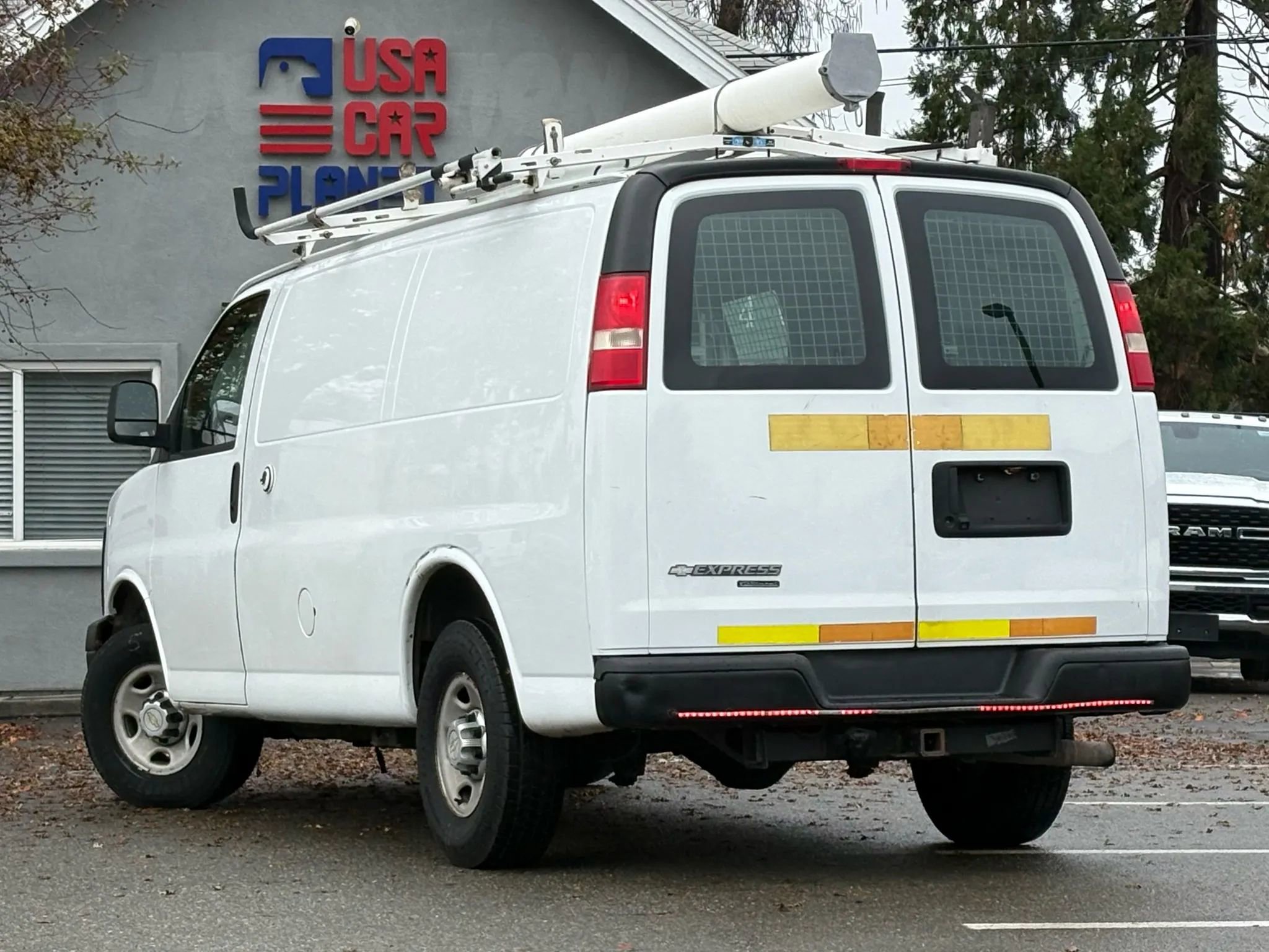 Used 2013 Chevrolet Express 2500 Van 3D image 8