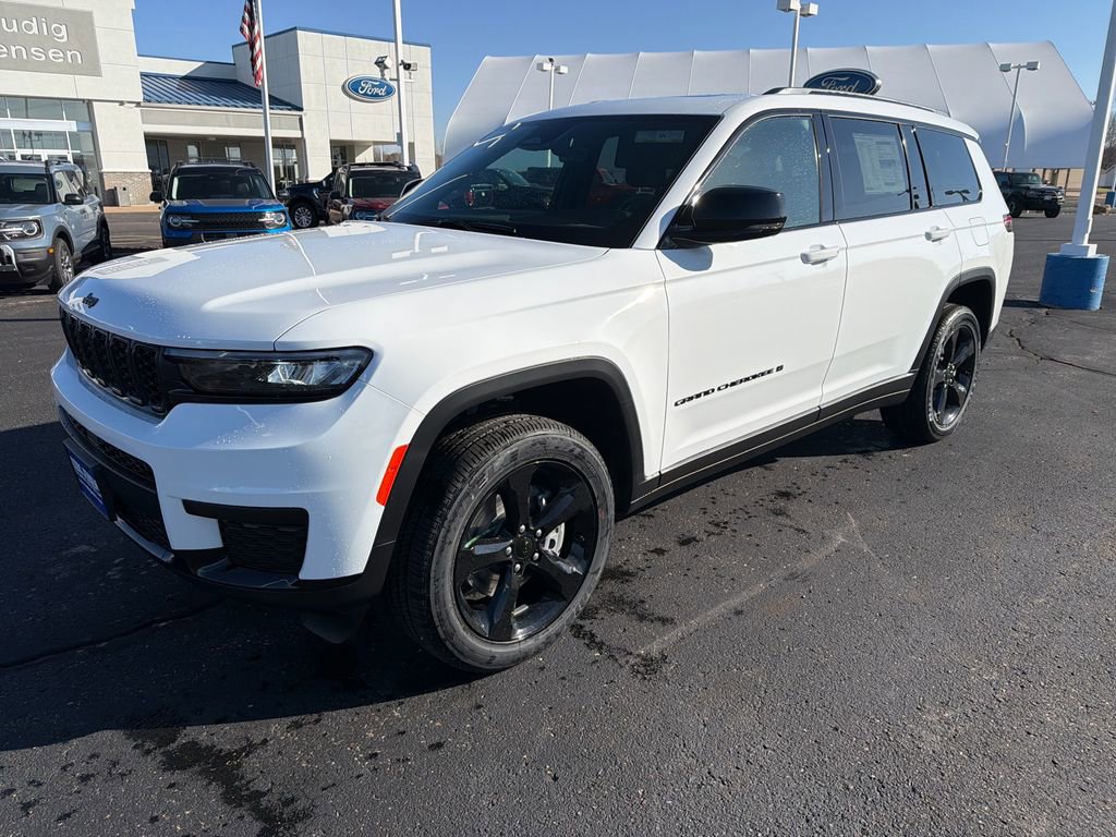 New 2025 Jeep Grand Cherokee L Altitude image 1