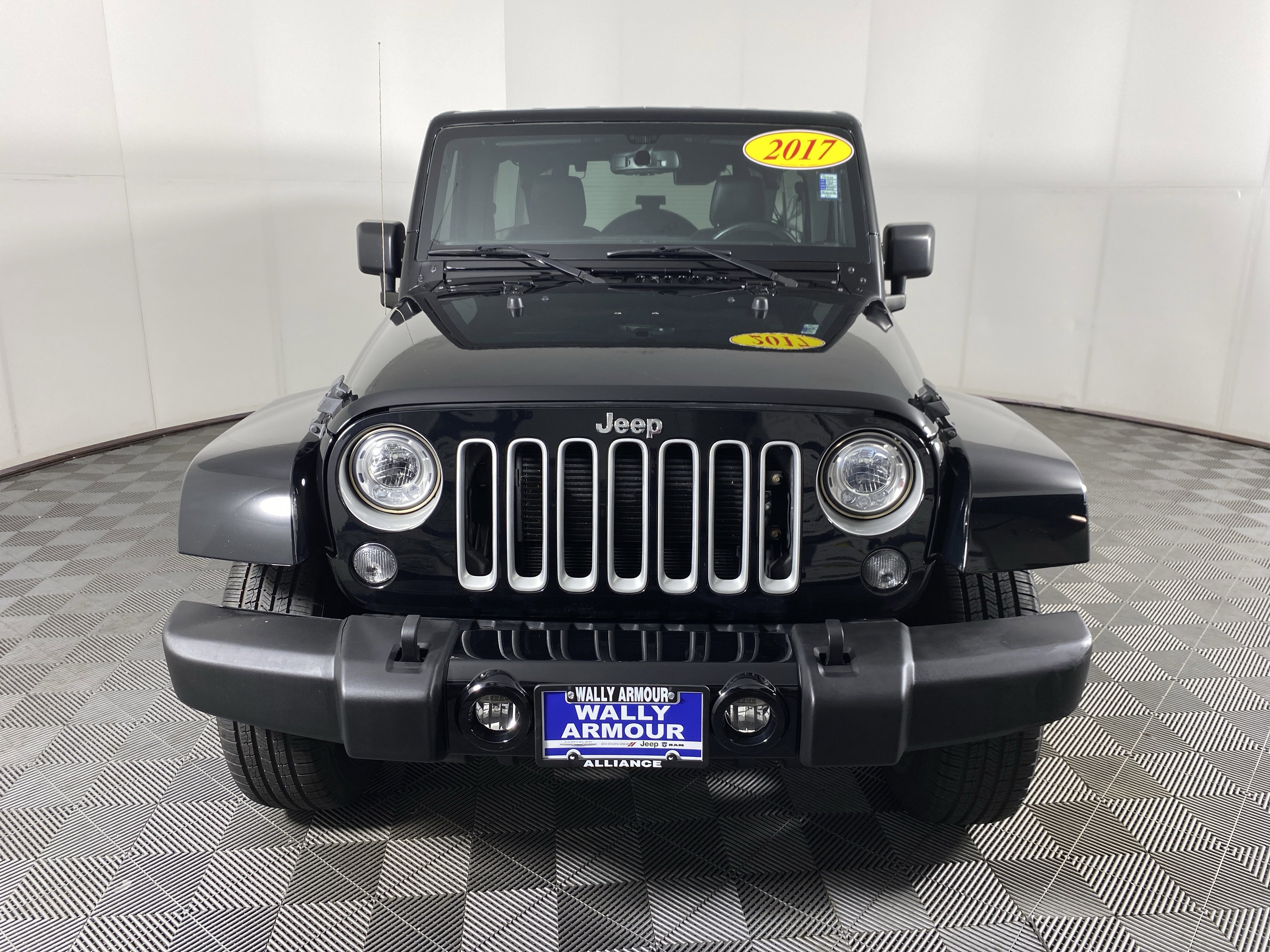 Used 2017 Jeep Wrangler Unlimited Sahara w/ Dual Top Group AWD/4WD image 10