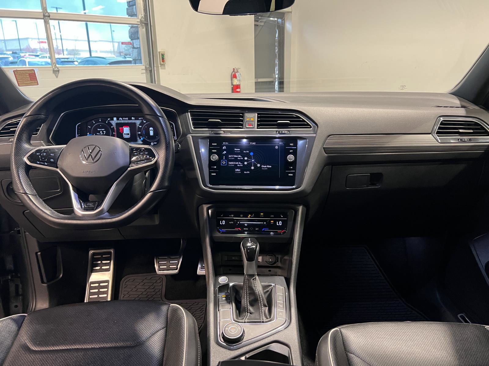 Used 2022 Volkswagen Tiguan SEL R-Line image 29