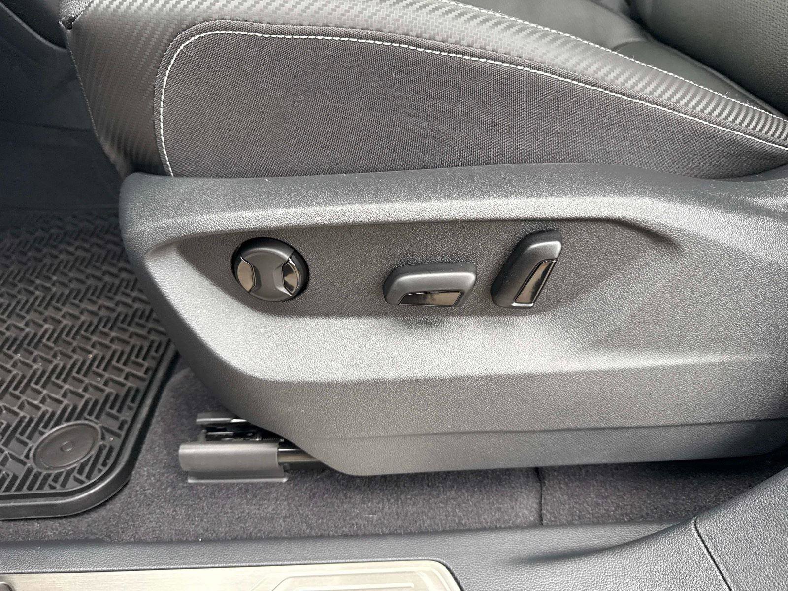 New 2026 Volkswagen Atlas Cross Sport SE image 19