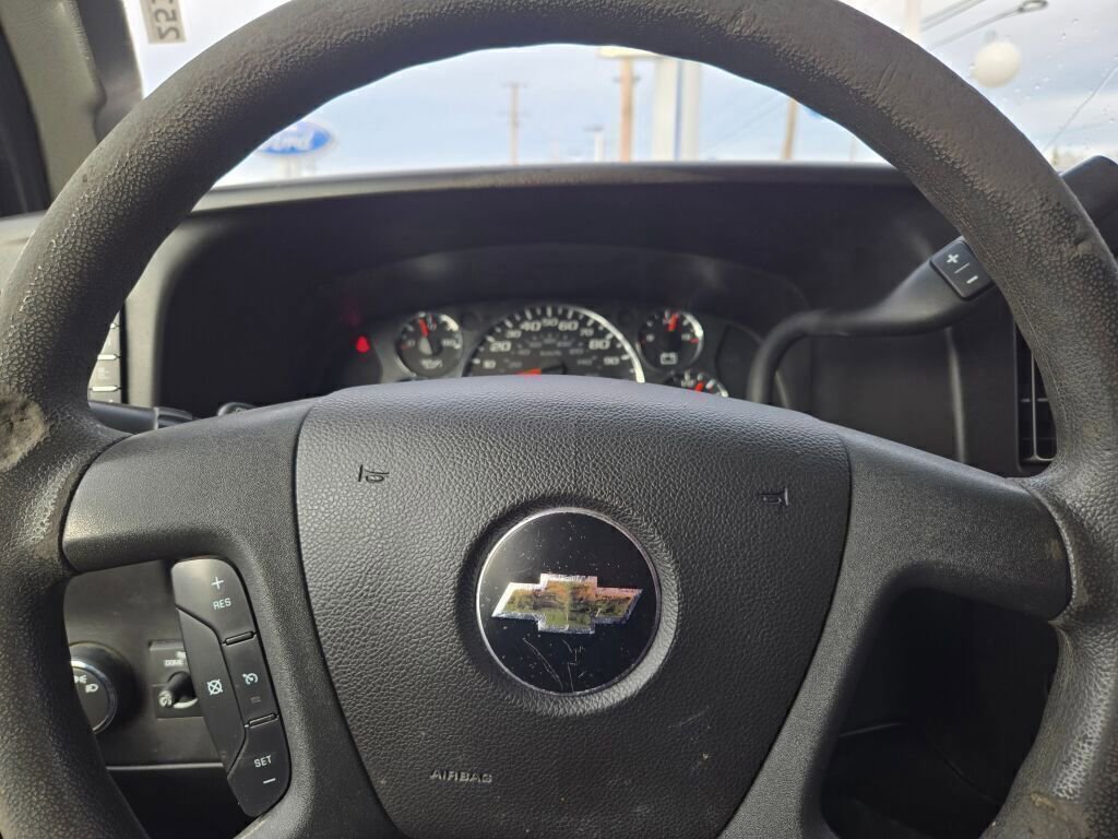 Used 2017 Chevrolet Express 3500 image 27