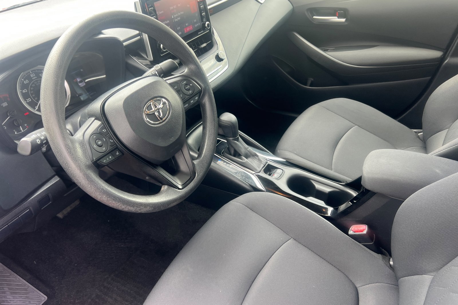 Used 2021 Toyota Corolla LE image 9