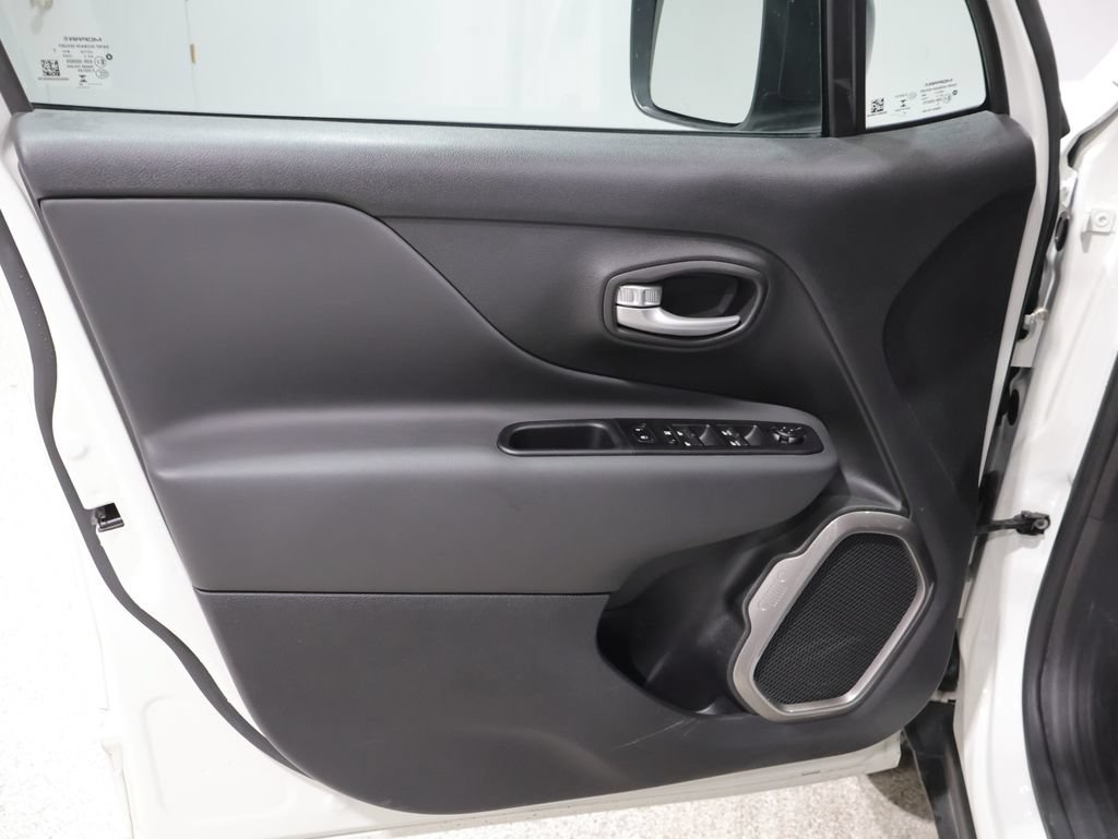 Certified 2023 Jeep Renegade Latitude w/ Premium Group AWD/4WD image 14