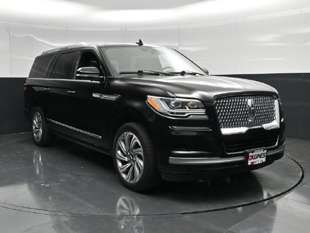 Used 2022 Lincoln Navigator L Reserve AWD/4WD image 6