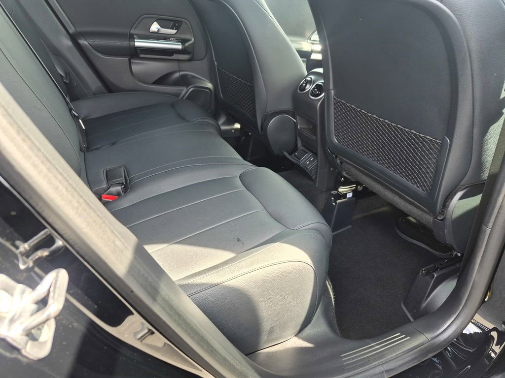 Used 2025 Mercedes-Benz GLA 250 image 34
