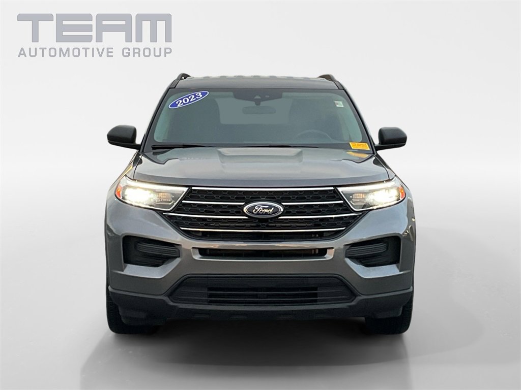 Used 2023 Ford Explorer XLT image 2
