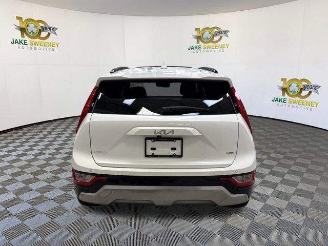 Certified 2023 Kia Niro EX Touring image 9