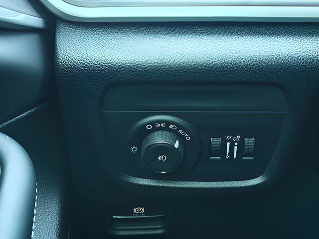 New 2025 Jeep Grand Cherokee L Limited w/ Luxury Tech Group II image 28