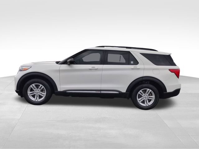 Used 2022 Ford Explorer XLT image 2