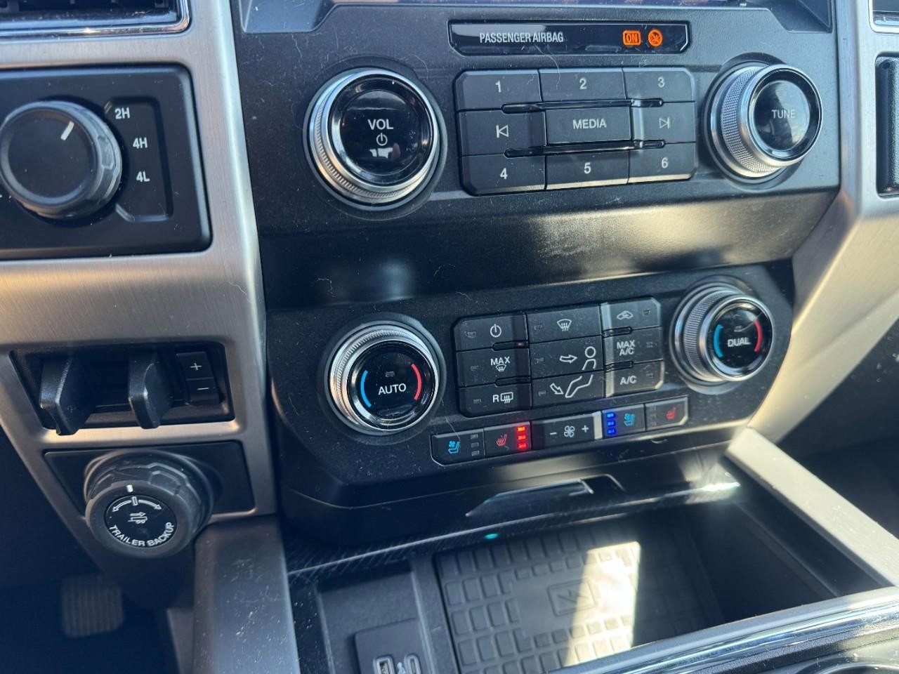 Used 2020 Ford F250 Platinum w/ FX4 Off-Road Package image 19