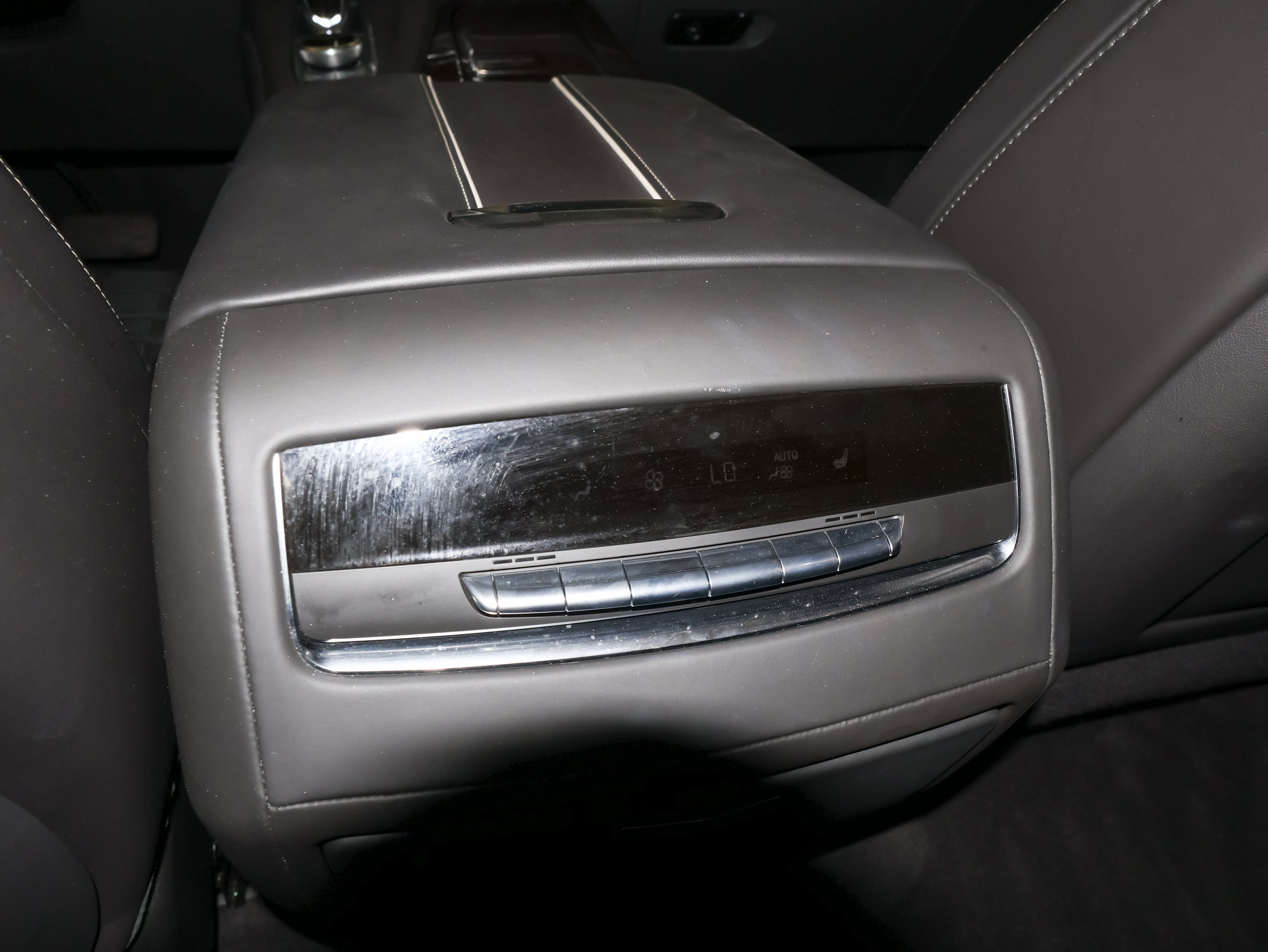 Used 2022 Cadillac Escalade Sport Platinum w/ LPO, ONYX Package AWD/4WD image 26