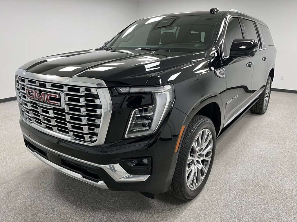 Used 2026 GMC Yukon XL Denali w/ Sun & Power Step Package AWD/4WD image 4