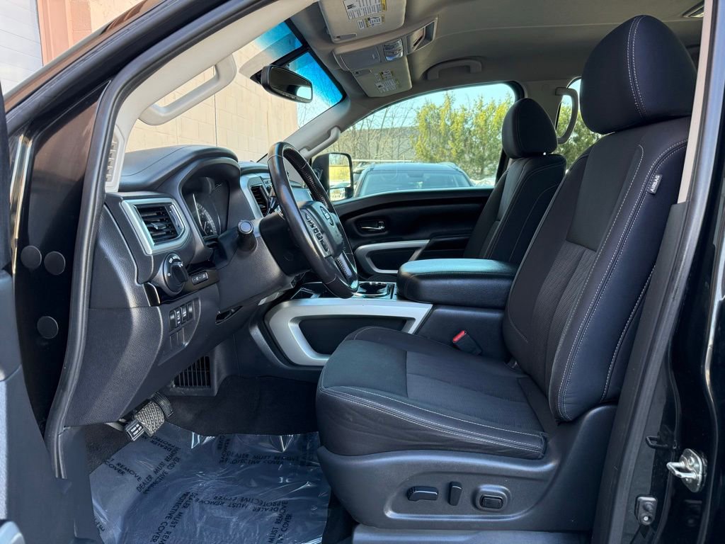 Used 2019 Nissan Titan SV w/ SV Convenience Package image 10