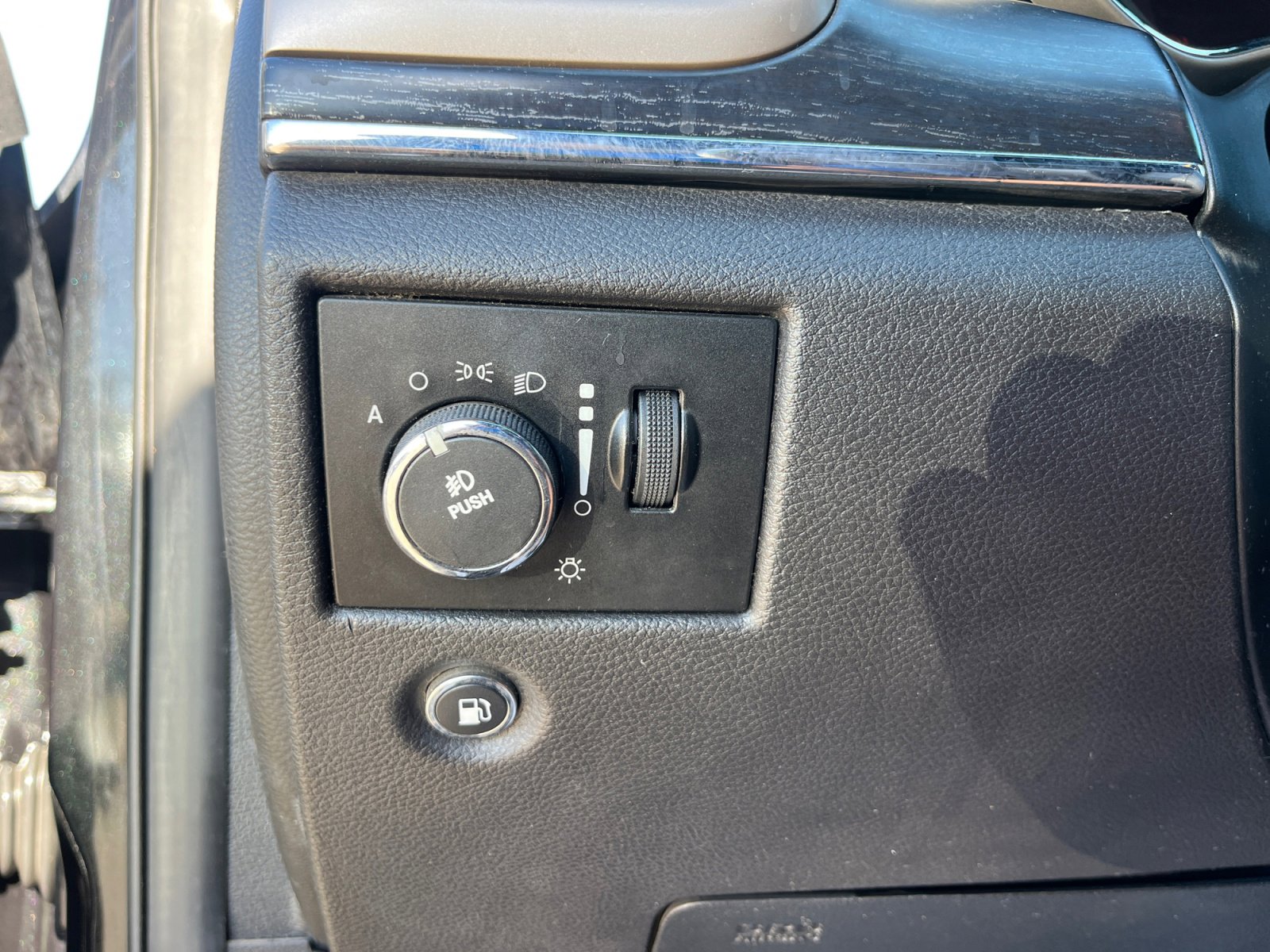 Used 2014 Jeep Grand Cherokee Limited image 12