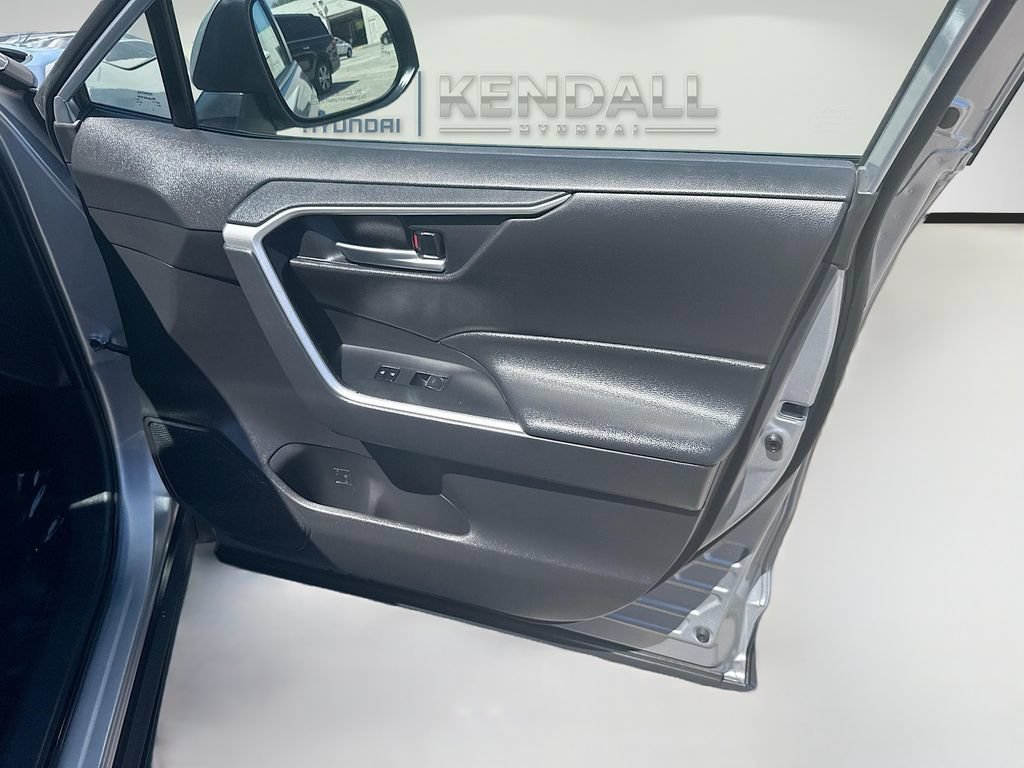 Used 2024 Toyota RAV4 XLE FWD image 31
