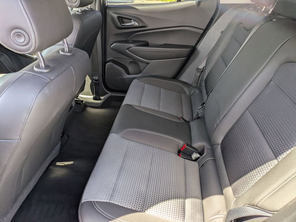Used 2025 Chevrolet Trax LT w/ LT Convenience Package FWD image 27