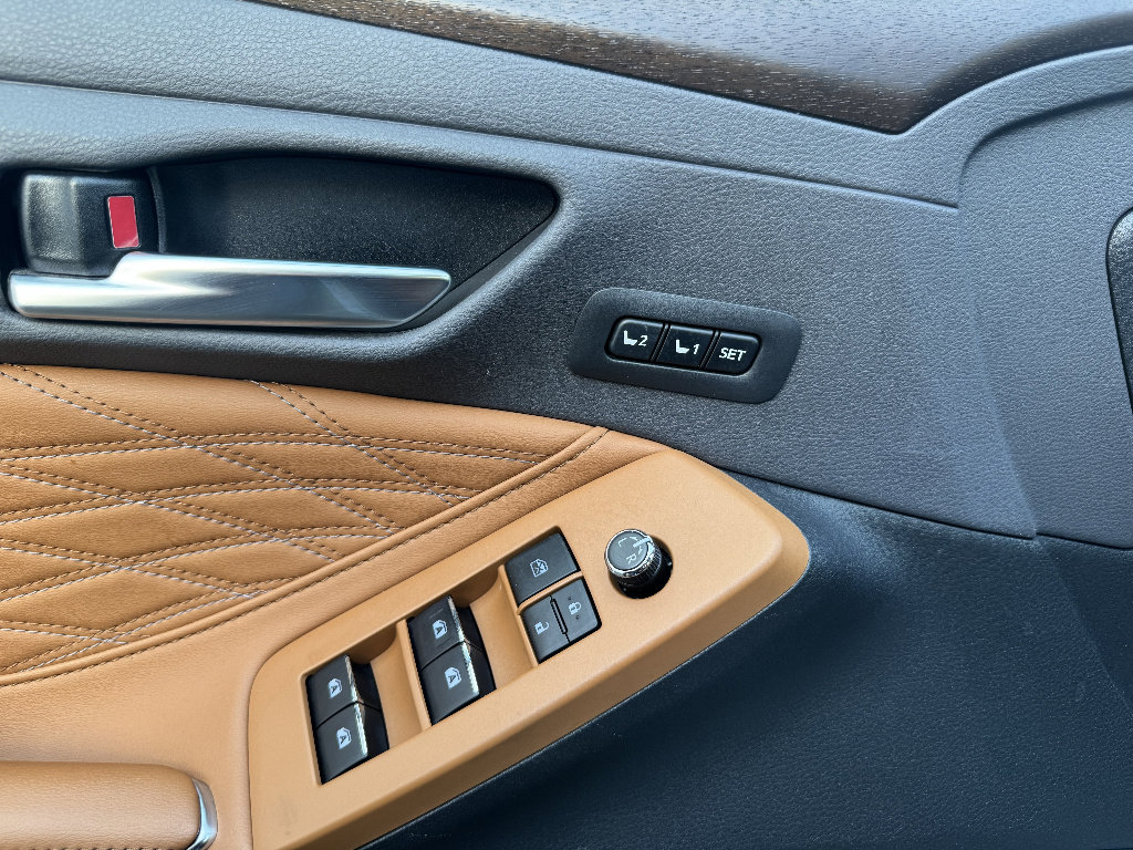 Used 2019 Toyota Avalon Limited FWD image 14