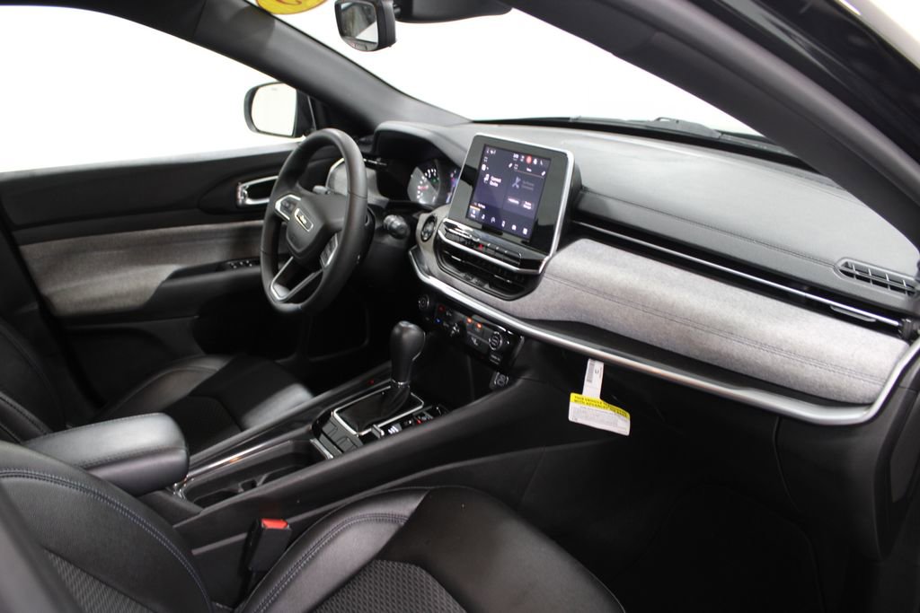 Used 2025 Jeep Compass Latitude AWD/4WD image 27