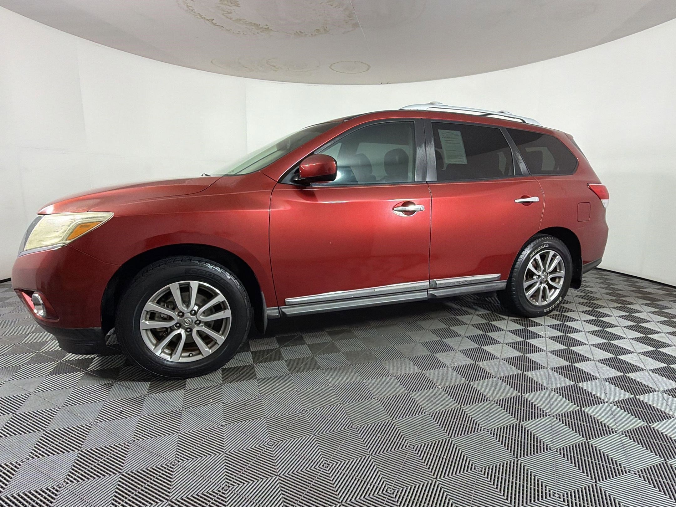 Used 2013 Nissan Pathfinder SL w/ SL Premium Pkg FWD image 18